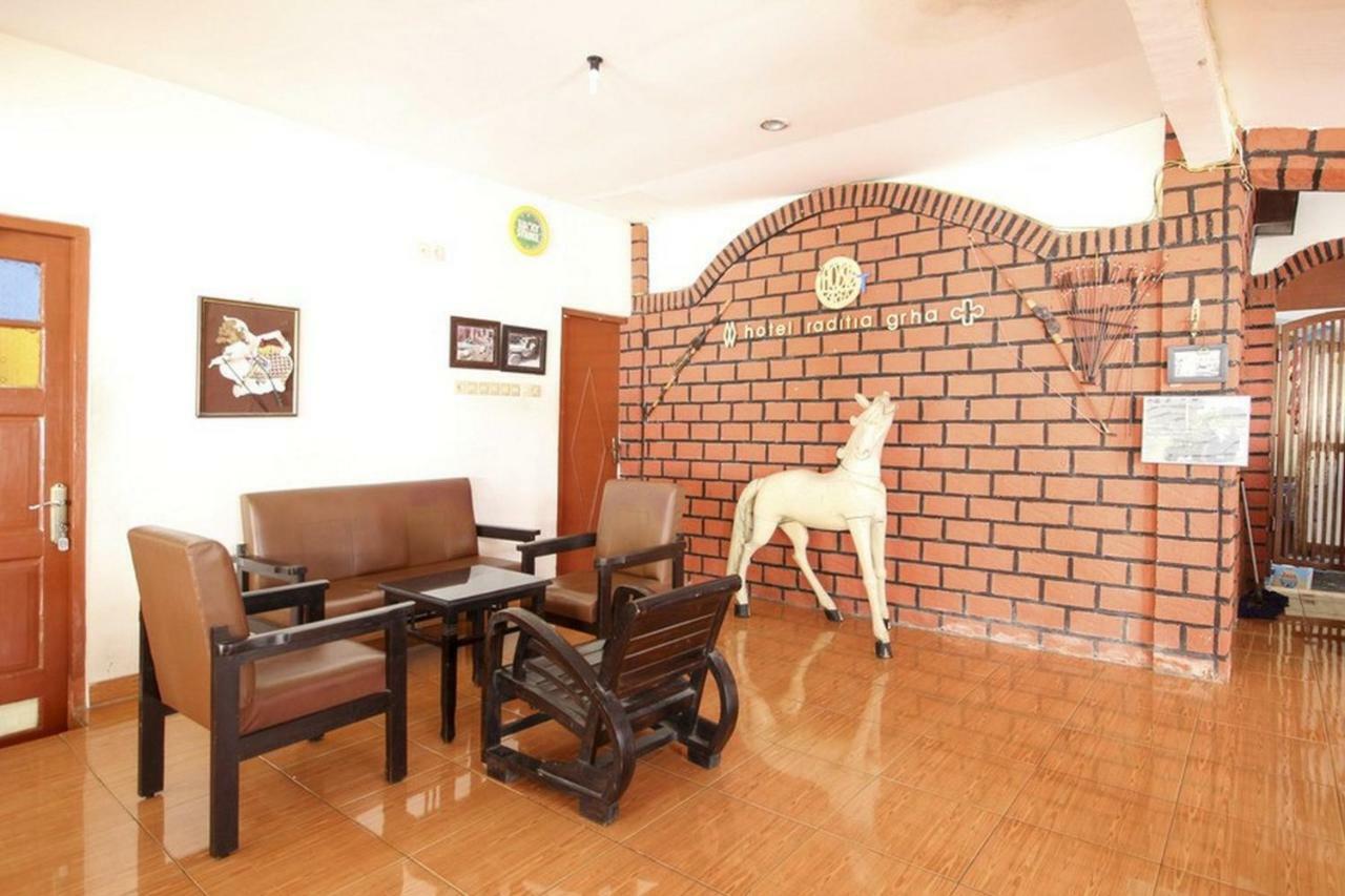 Отель Reddoorz Syariah At Jalan Menteri Supeno Джокьякарта Экстерьер фото