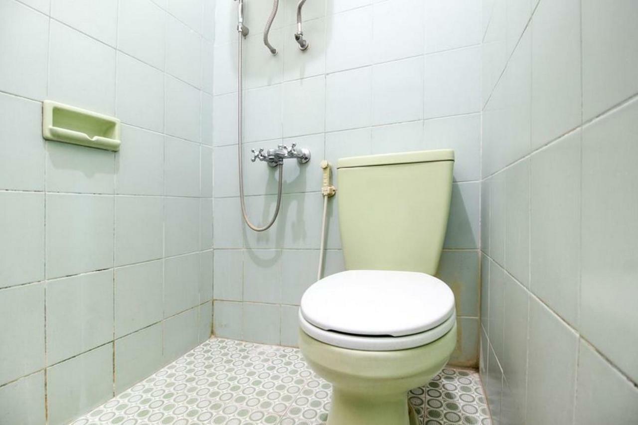Отель Reddoorz Syariah At Jalan Menteri Supeno Джокьякарта Экстерьер фото