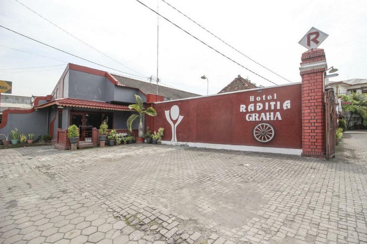 Отель Reddoorz Syariah At Jalan Menteri Supeno Джокьякарта Экстерьер фото